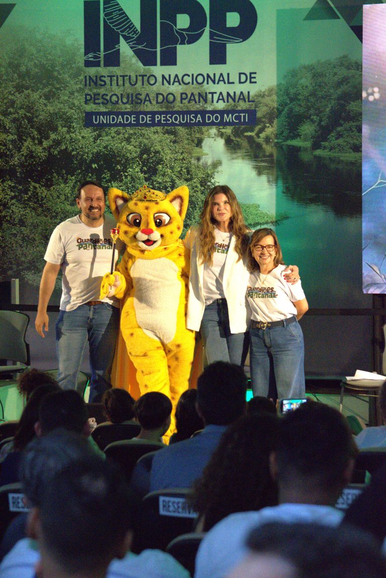 A atriz e ativista Cristiana Oliveira esteve ao lado do diretor do INPP, Leandro Battirola, e da professora Dra. Marinez Marques