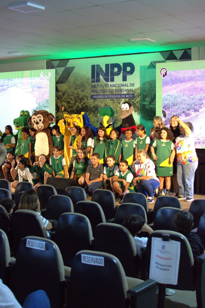 Alunos da Escola Profa. Maria Dimpina também participaram do evento