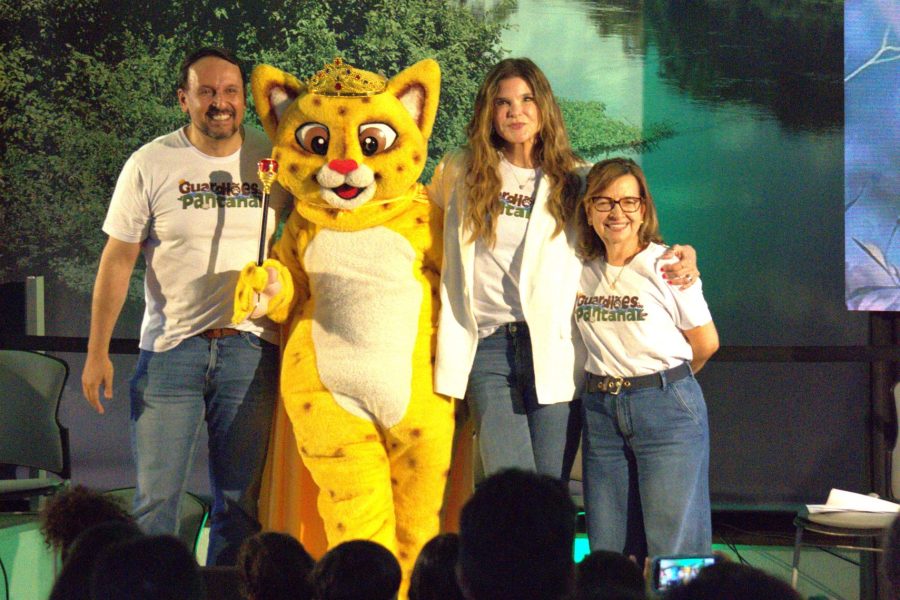 A atriz e ativista Cristiana Oliveira esteve ao lado do diretor do INPP, Leandro Battirola, e da professora Dra. Marinez Marques
